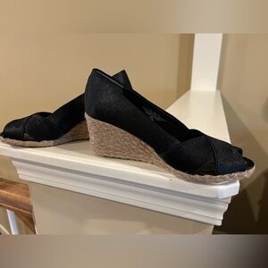 NWOT Adrienne Vittadini Black Wedge Espadrilles